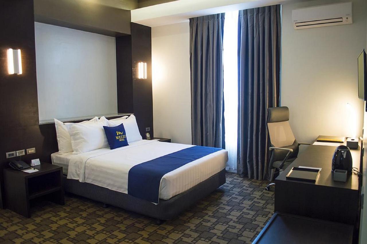 Mezzo Hotel Cebu Buitenkant foto
