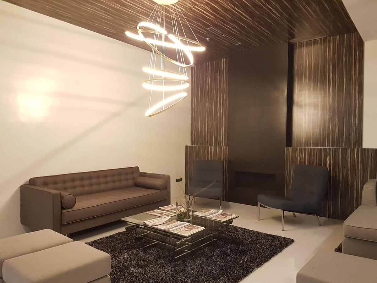 Mezzo Hotel Cebu Buitenkant foto